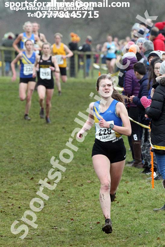 Senior womens Northern Cross Country Champs., Camp Hill Estate, Kirklington.  Photo: David T. Hewitson/Sports for All Pics